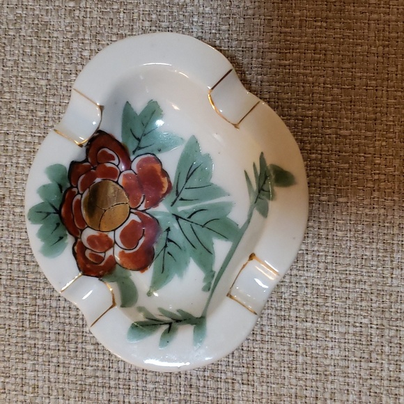 Vintage Japanese Mini Ashtrays.  Set of 3. - Picture 4 of 5